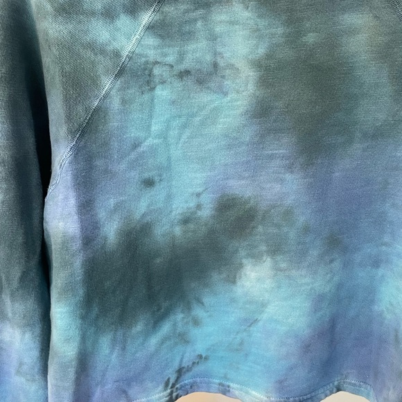 EUC Nux Cropped Blue Tie Dye Lightweight Sweatshirt - Picture 4 of 4